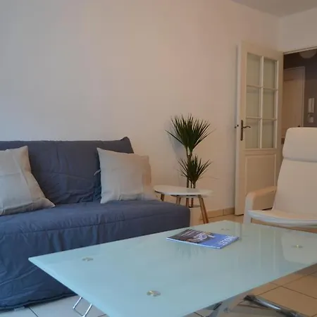 Apartment T2 Avec Terrasse Proche Commerces Et Plages