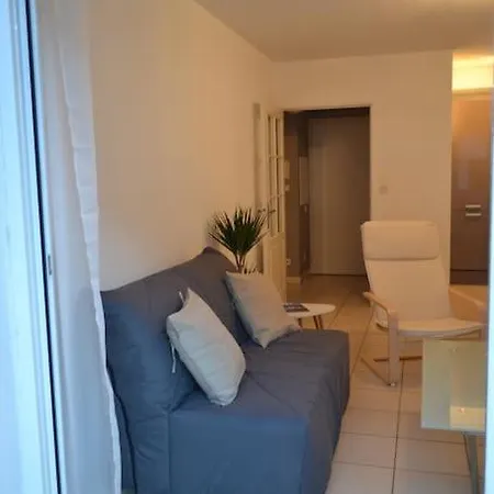 Apartment T2 Avec Terrasse Proche Commerces Et Plages *